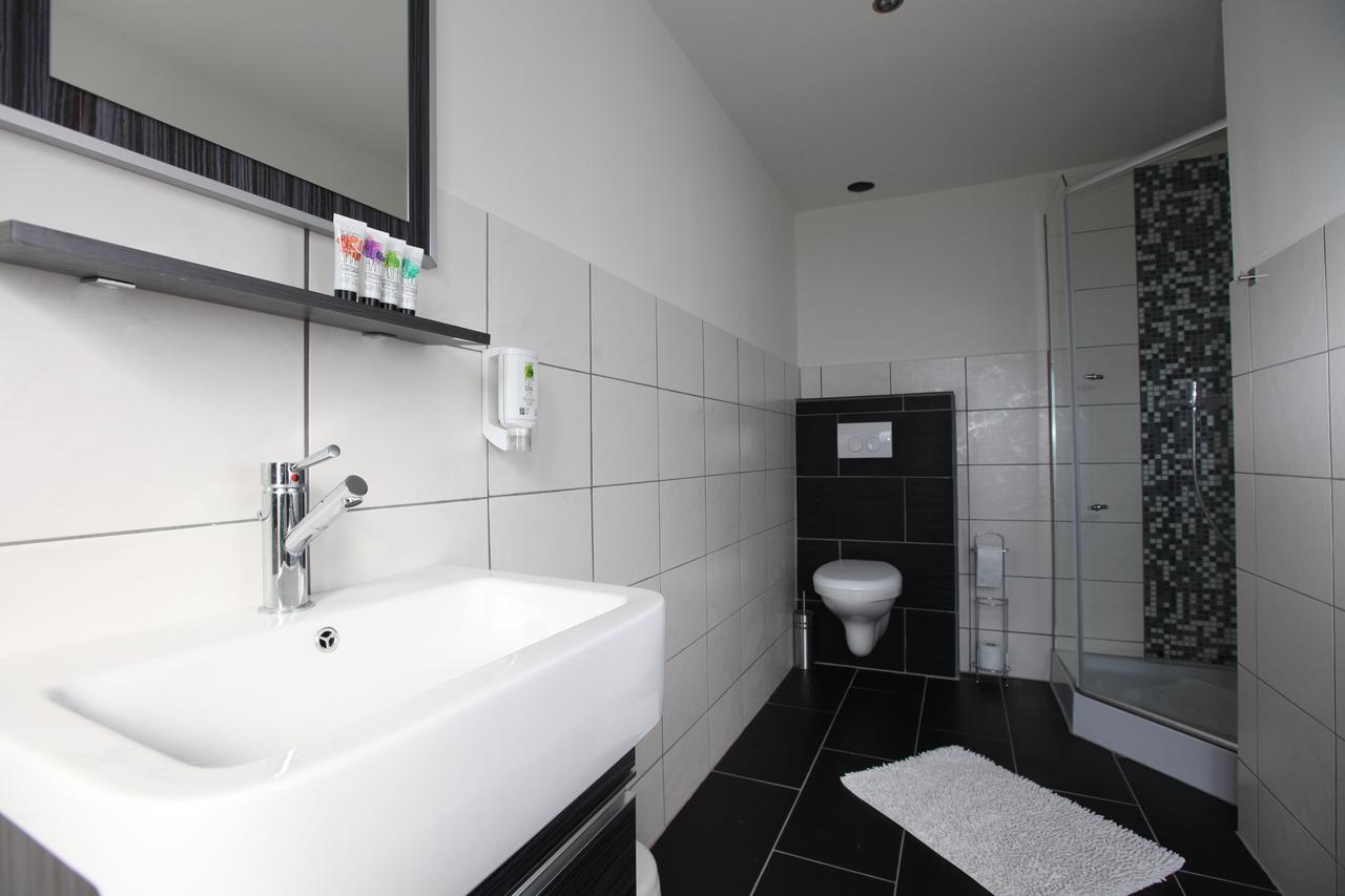 B&B Check Mate Roermond Bagian luar foto
