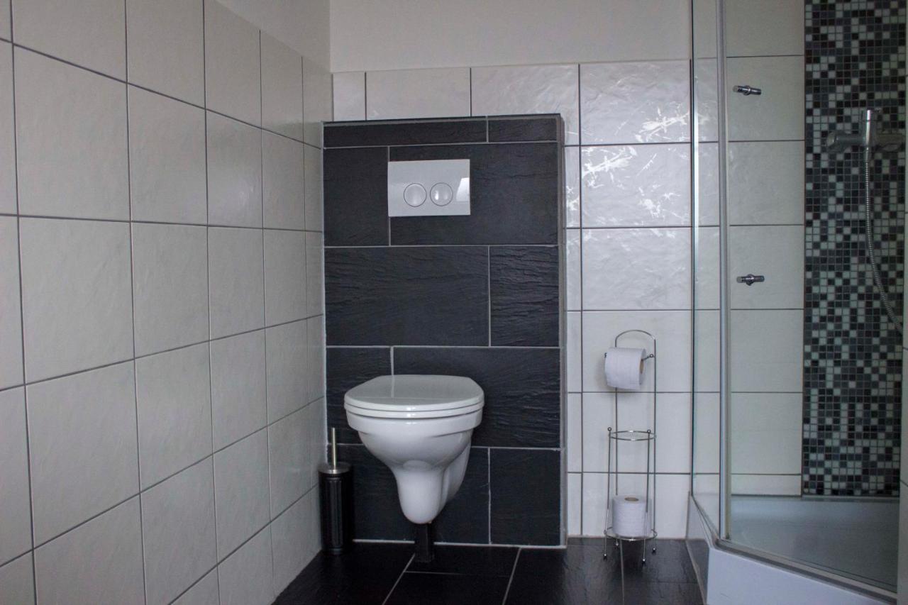 B&B Check Mate Roermond Bagian luar foto