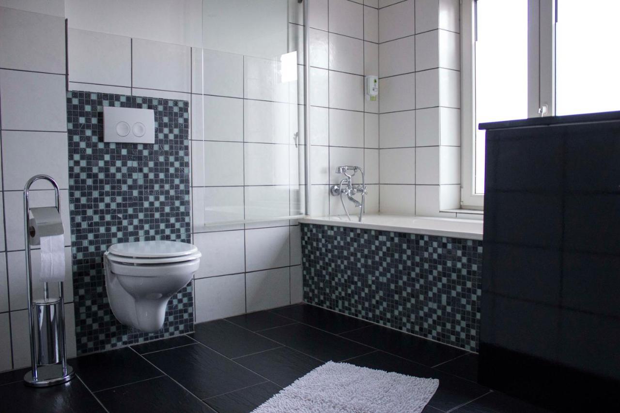 B&B Check Mate Roermond Bagian luar foto