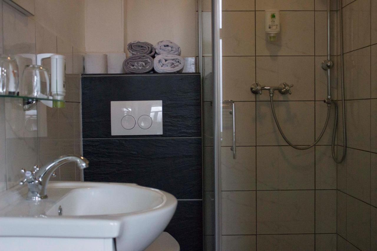 B&B Check Mate Roermond Bagian luar foto